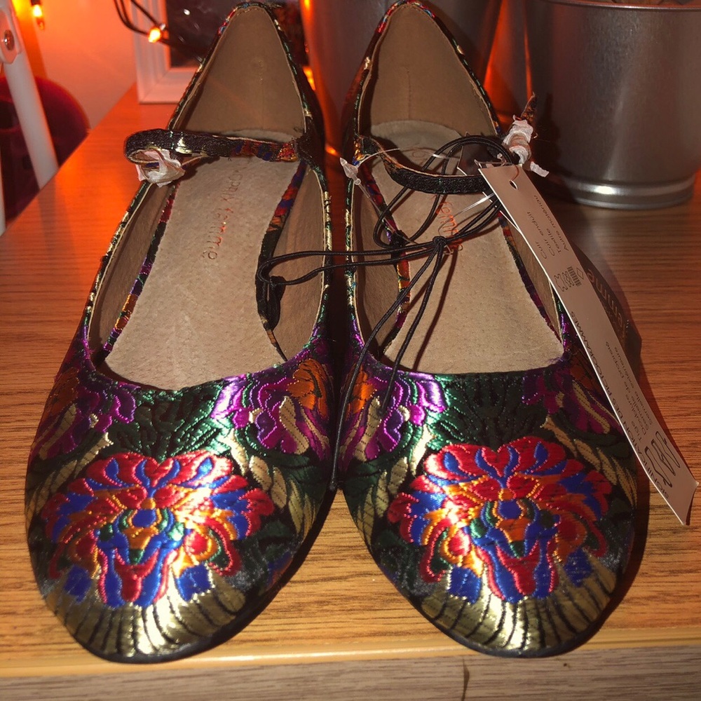 new shoes STRAIGHT FROM PARIS! vintage-like flower